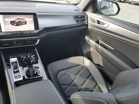New 2026 Volkswagen Atlas Cross Sport SE FWD image 17