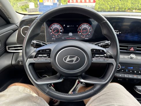 Used 2024 Hyundai Elantra Limited FWD image 18