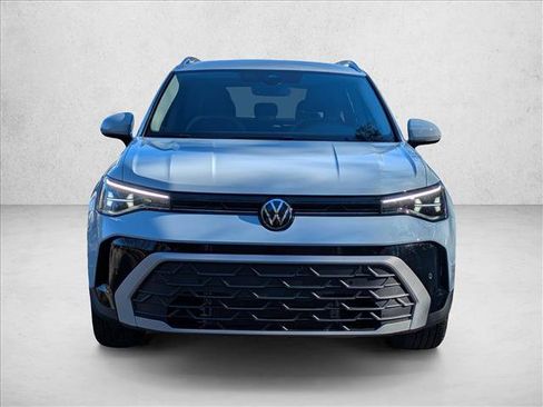New 2026 Volkswagen Taos SE image 6