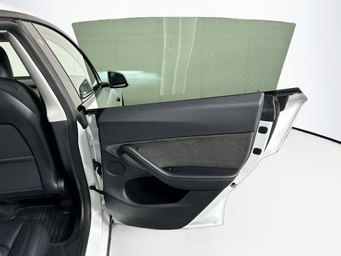 Used 2023 Tesla Model Y Long Range image 28