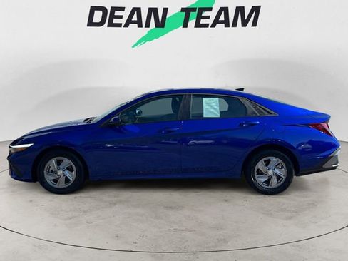Certified 2025 Hyundai Elantra SE FWD image 4