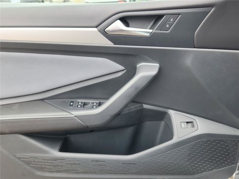 New 2025 Volkswagen Jetta SE image 8