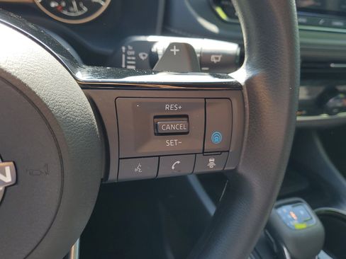 Used 2022 Nissan Rogue SV image 22