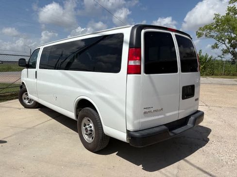 Used 2022 GMC Savana 3500 LS RWD image 2
