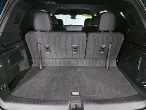 Used 2024 Chevrolet Traverse LT w/ Trailering Package AWD/4WD image 12