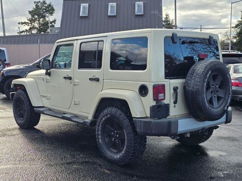 Used 2012 Jeep Wrangler Unlimited Sahara w/ Connectivity Group image 3