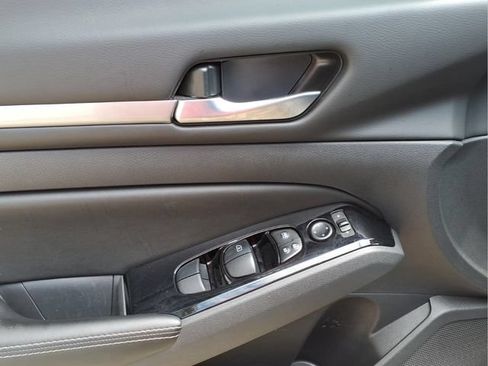 Used 2023 Nissan Altima 2.5 SV FWD image 11