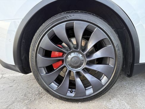 Used 2022 Tesla Model Y Performance image 30