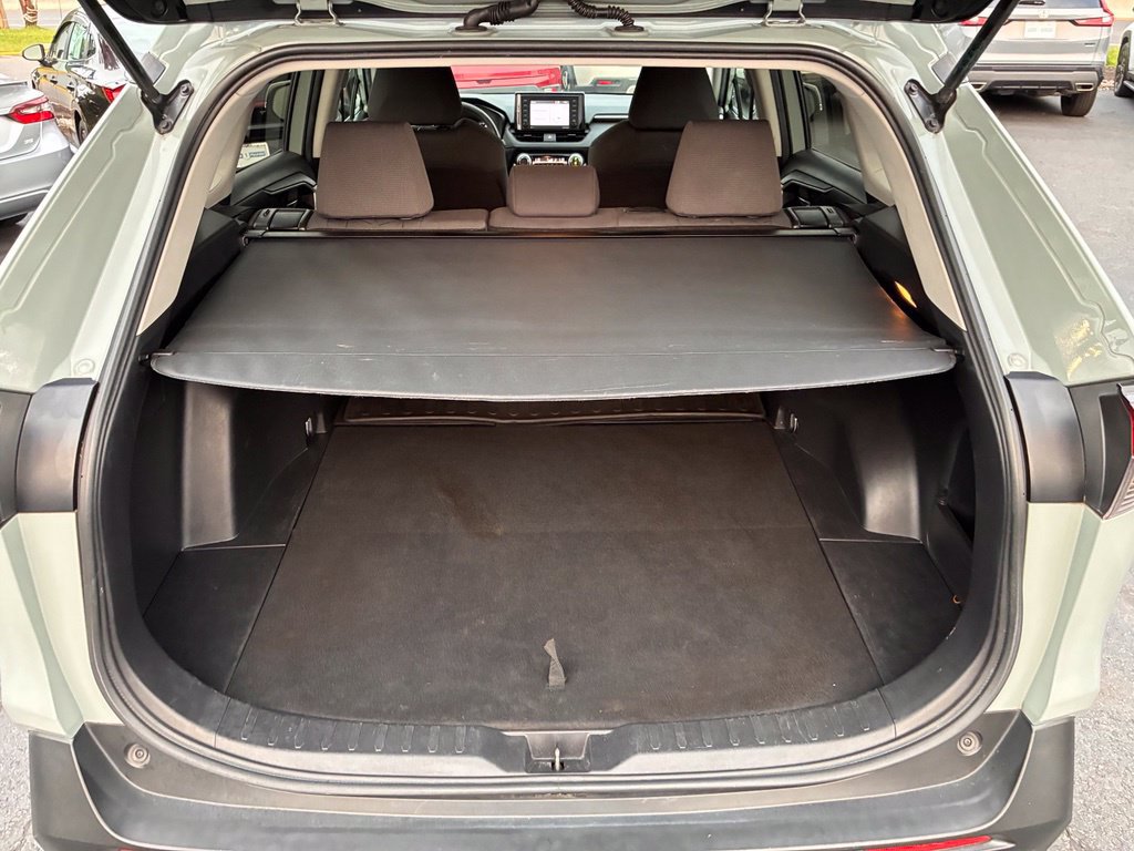 Used 2021 Toyota RAV4 XLE FWD image 13