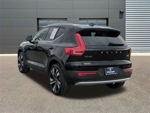 Used 2025 Volvo XC40 B5 Plus image 5