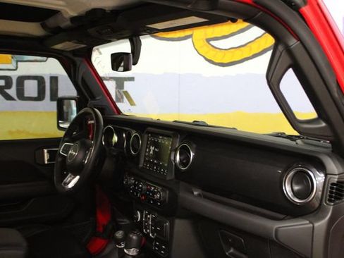 Used 2023 Jeep Wrangler Unlimited Sahara AWD/4WD image 12