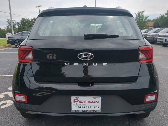 Used 2026 Hyundai Venue SEL FWD image 5