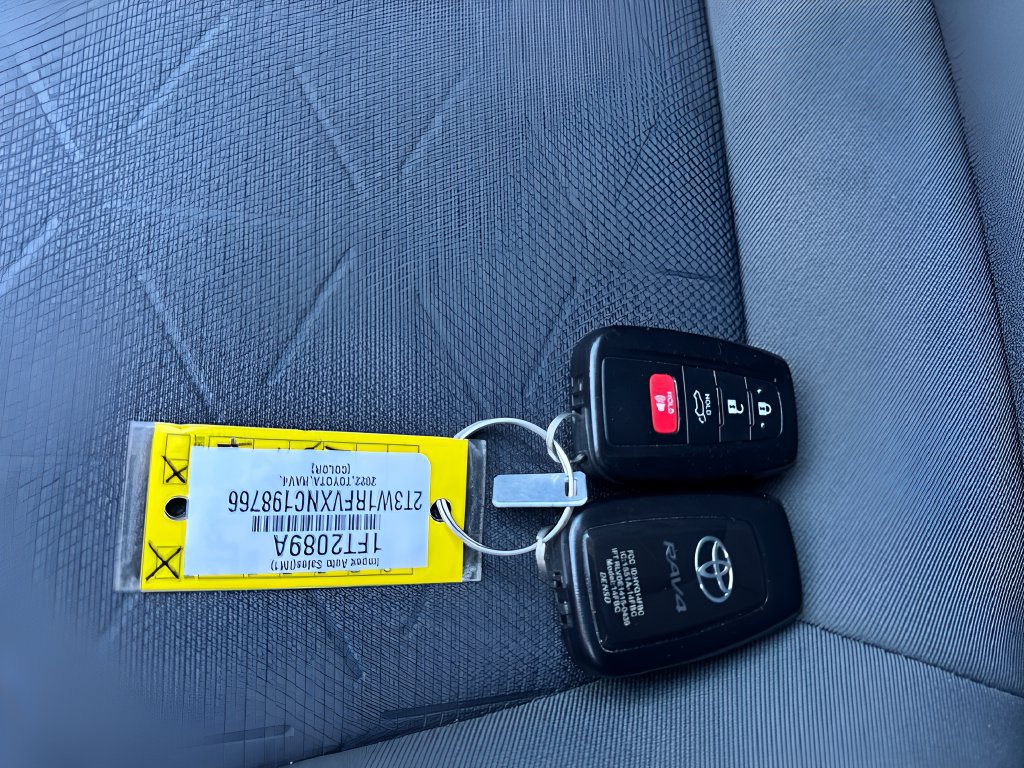 Used 2022 Toyota RAV4 XLE w/ Convenience Package FWD image 29