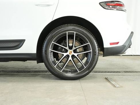 Certified 2025 Porsche Macan AWD/4WD image 43