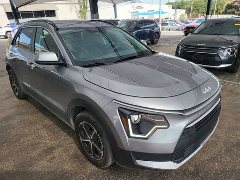 Used 2025 Kia Niro LX FWD image 2