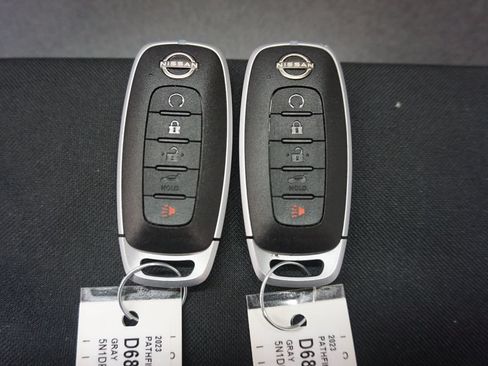 Used 2023 Nissan Pathfinder Platinum FWD image 21