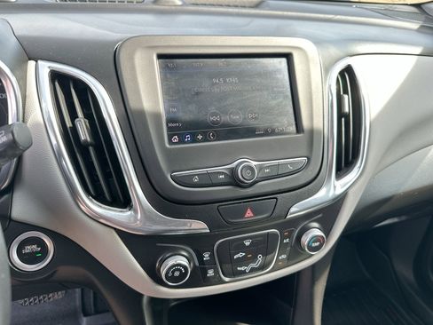 Used 2020 Chevrolet Equinox LS w/ LS Convenience Package image 16