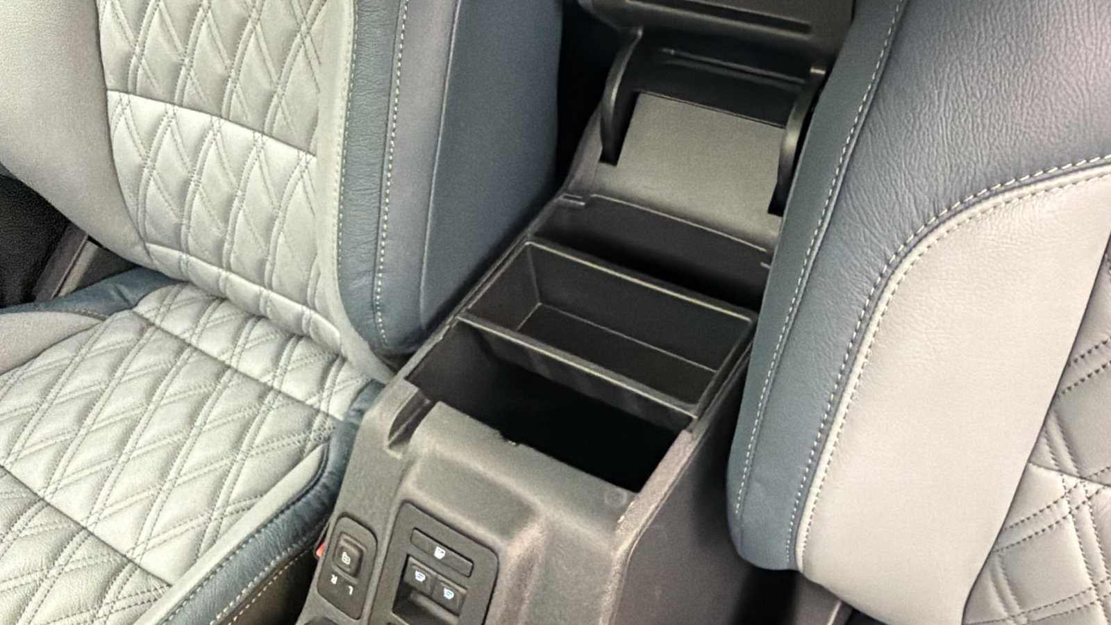 Used 2025 Ford Bronco Heritage Edition AWD/4WD image 27