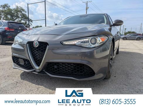 Used 2017 Alfa Romeo Giulia Ti w/ TI 19" Sport Package RWD image 7