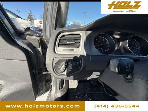 Used 2016 Volkswagen Golf Limited Edition image 18