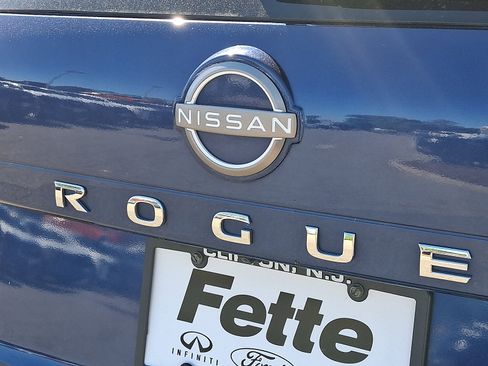 Used 2022 Nissan Rogue SV AWD/4WD image 29