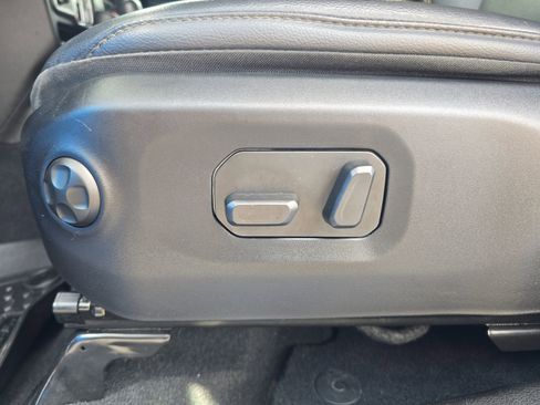Used 2024 Jeep Wrangler Unlimited Sahara w/ Technology Group AWD/4WD image 15