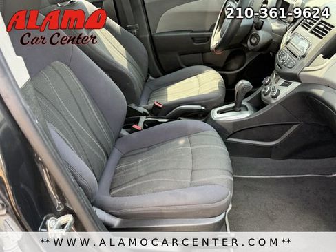 Used 2015 Chevrolet Sonic LT image 10