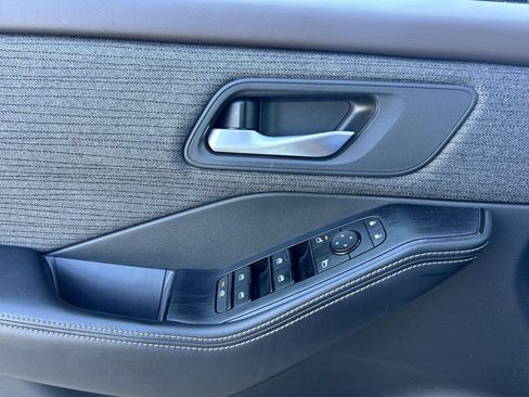 Certified 2021 Nissan Rogue SV image 9