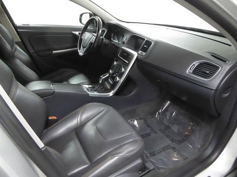 Used 2015 Volvo V60 T5 Cross Country w/ Convenience Package image 23