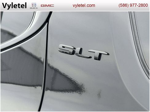 Used 2021 GMC Acadia SLT w/ Elevation Edition image 10