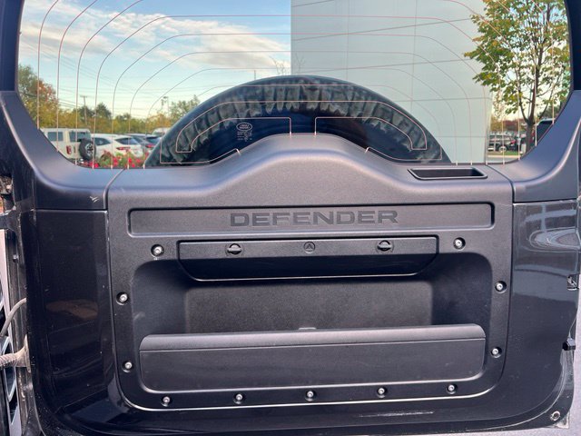 Used 2025 Land Rover Defender 130 V8 AWD/4WD image 16