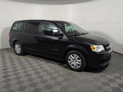 Used 2017 Dodge Grand Caravan SE FWD image 11