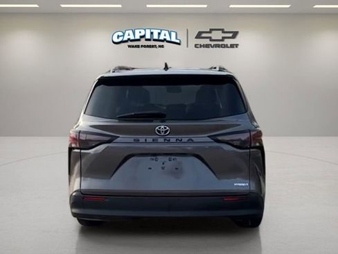 Used 2024 Toyota Sienna XLE image 4