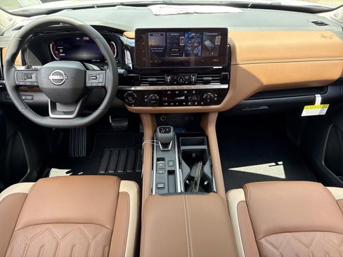 New 2026 Nissan Pathfinder Platinum FWD image 2