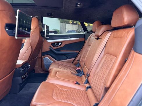 Used 2019 Lamborghini Urus AWD/4WD image 29