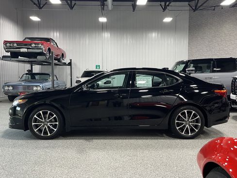 Used 2016 Acura TLX V6 image 2