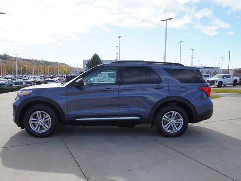 Used 2021 Ford Explorer XLT w/ Equipment Group 202A image 5
