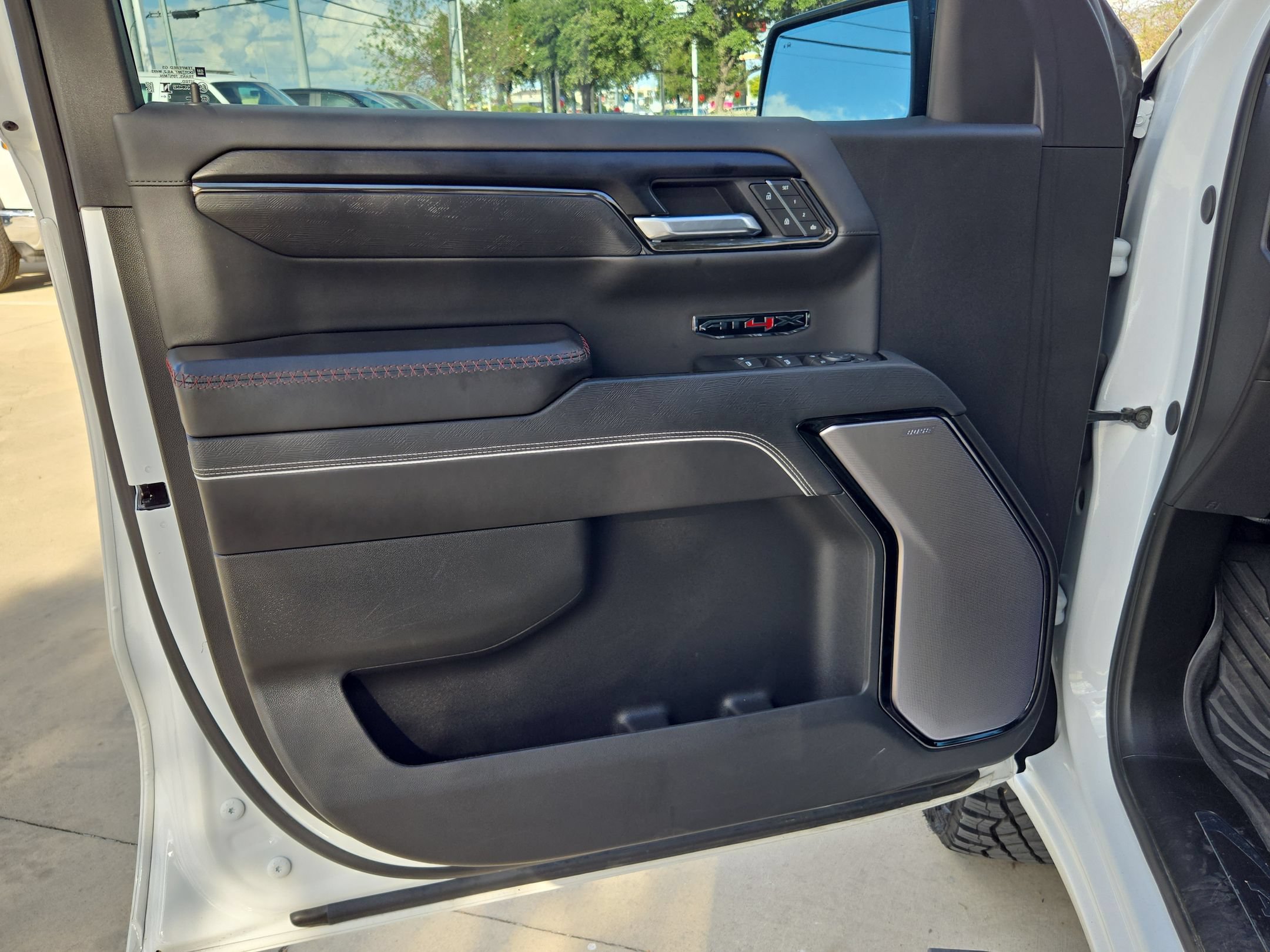 Certified 2025 GMC Sierra 1500 AT4X w/ AT4X AEV Edition AWD/4WD image 11