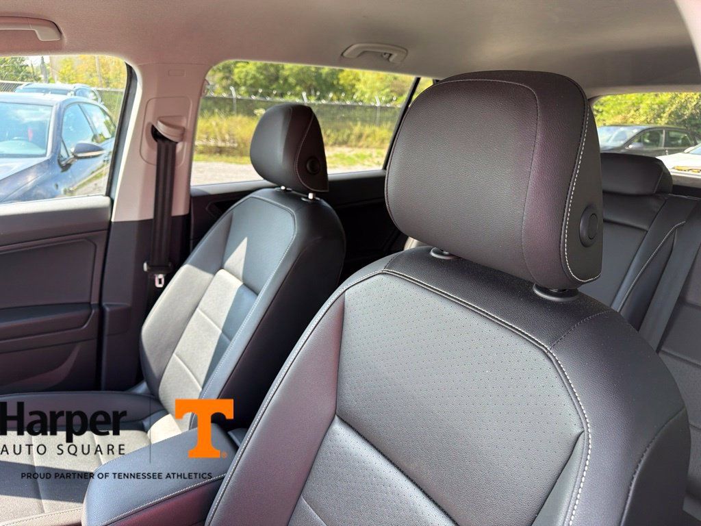 Used 2021 Volkswagen Tiguan SE FWD image 12