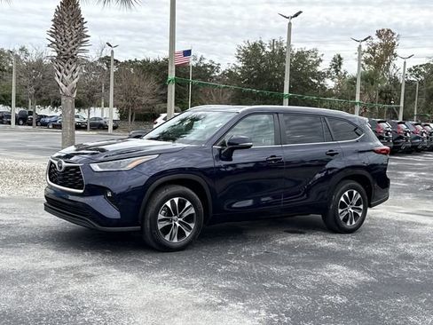 Used 2023 Toyota Highlander XLE image 15