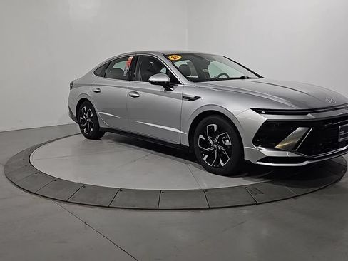 Certified 2025 Hyundai Sonata SEL AWD/4WD image 9