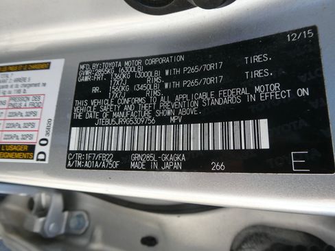 Used 2016 Toyota 4Runner SR5 AWD/4WD image 10