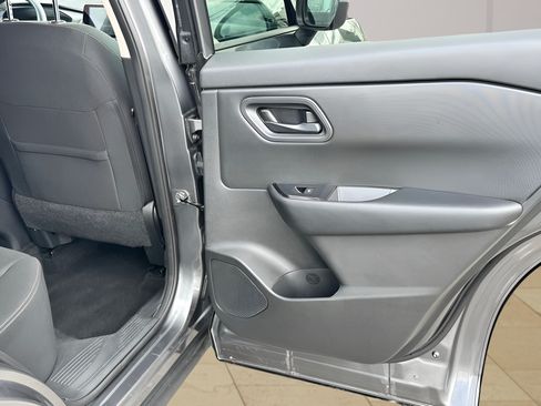 Used 2024 Nissan Rogue S AWD/4WD image 25