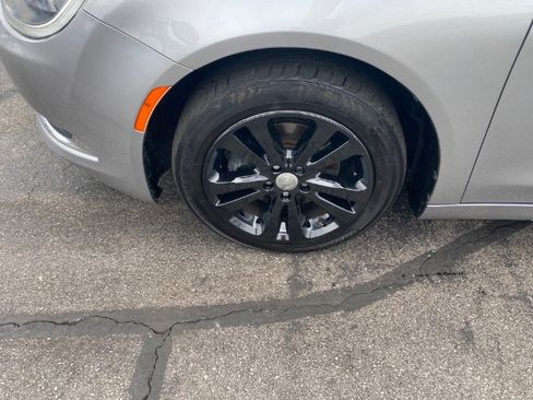 Used 2016 Chrysler 200 Limited image 16