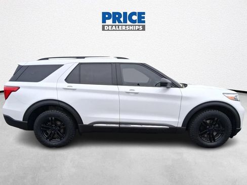 Used 2020 Ford Explorer XLT image 2