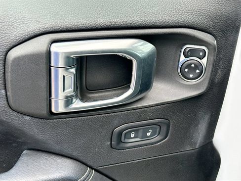Used 2023 Jeep Wrangler Unlimited Sahara w/ Cold Weather Group AWD/4WD image 19