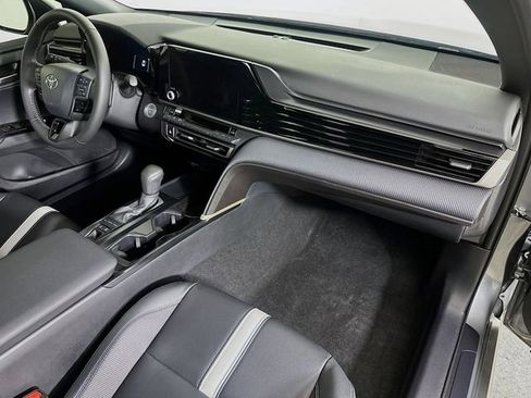 Used 2025 Toyota Camry SE image 30