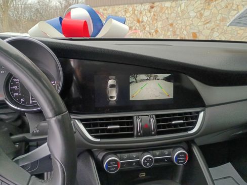 Used 2017 Alfa Romeo Giulia AWD image 38