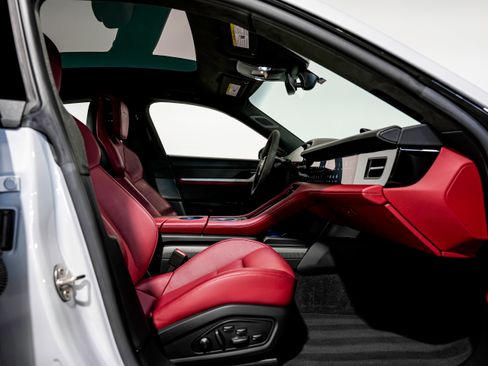 Used 2022 Porsche Taycan Turbo S image 27