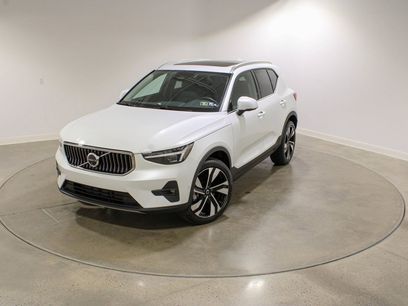 New 2025 Volvo XC40 B5 Ultra w/ Climate Package
